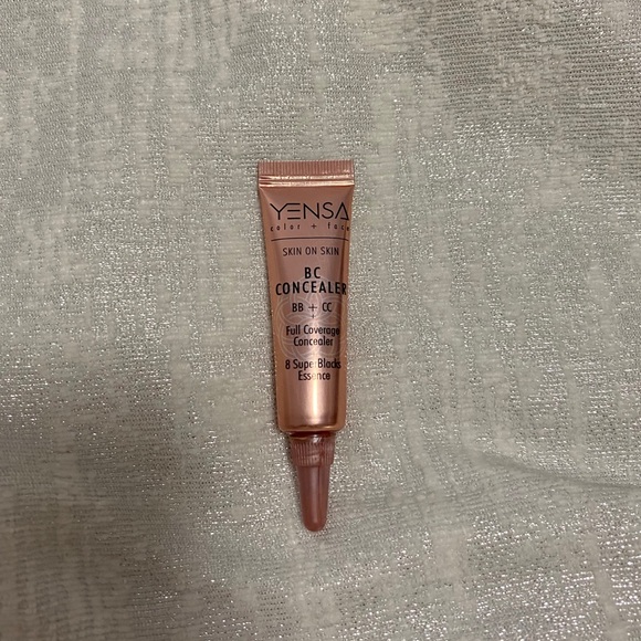 Makeup/Skincare - Picture 2 of 2